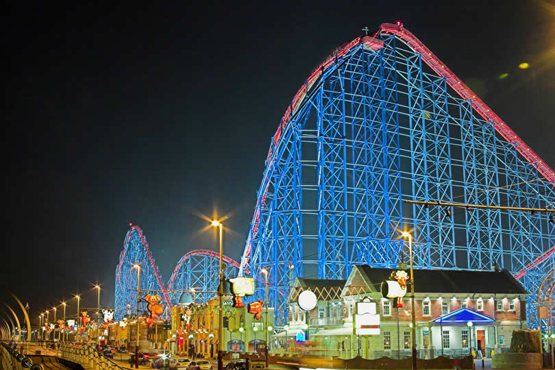 Blackpool Pleasure Beach by night