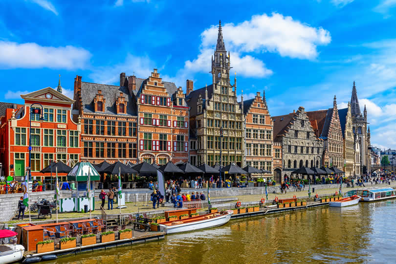Boat tours and historic houses in Ghent