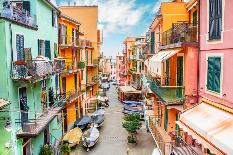 Manarola street with colorful houses