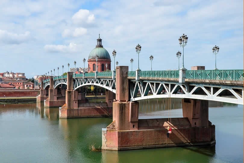 Pont Neuf bridge in Toulouse France