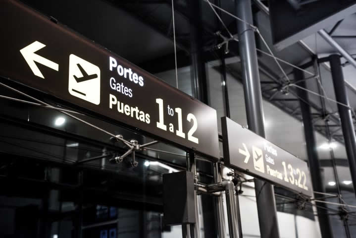 Valencia airport signs